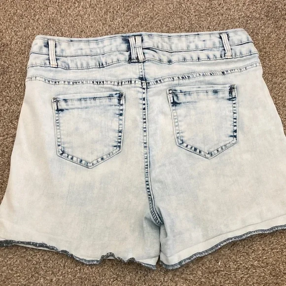 Blue Spice Light Wash Juniors Jean Shorts - Picture 4 of 4